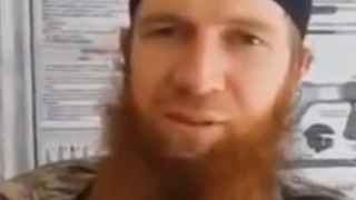 Hombre identificado como Al Shishani en un vídeo sin datar tomado por el grupo terrorista Estado Islámico.