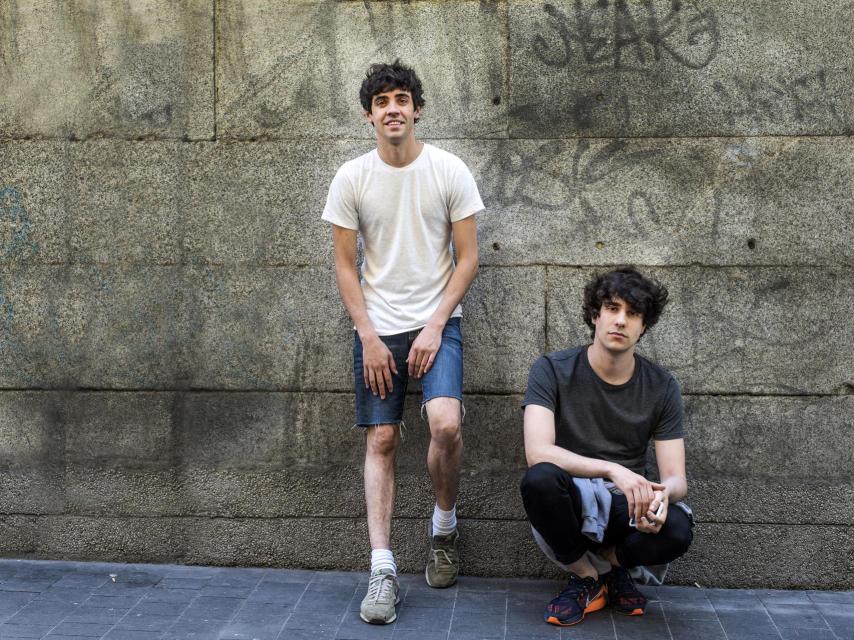 Javi Ambrossi y Javi Calvo en Malasaña.