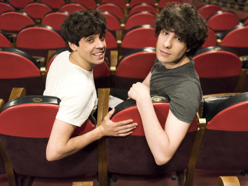 Javi Ambrossi y Javi Calvo en el Teatro Lara, su segunda casa.