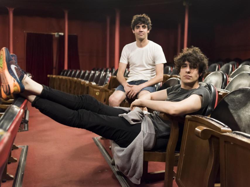 Javi Ambrossi y Javi Calvo en el Teatro Lara, su segunda casa.