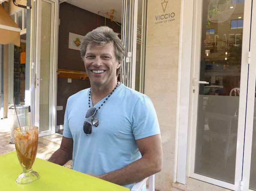 Bon Jovi en la heladería Viccio en Santa Eulalia