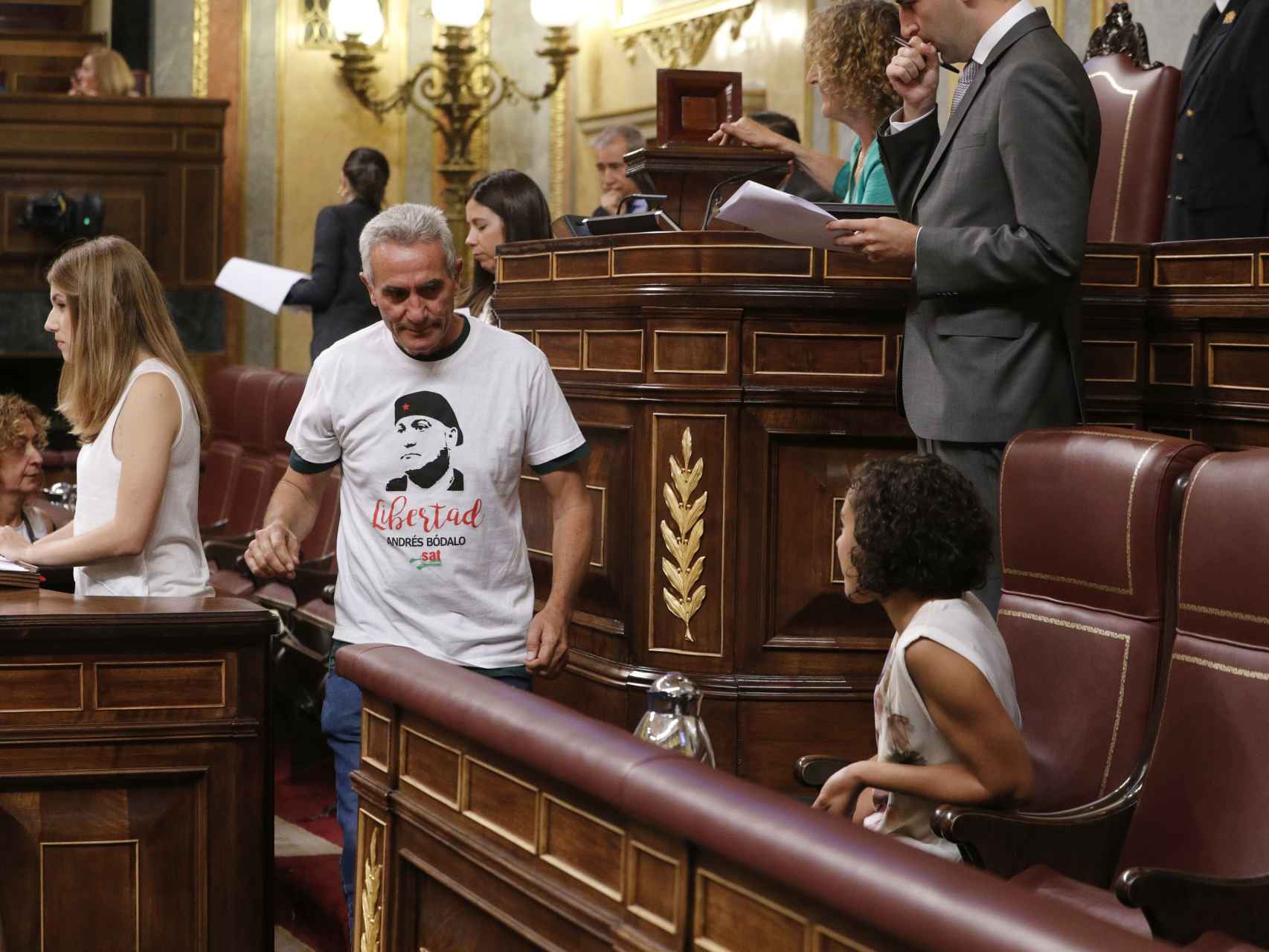 Diego Cañamero toma asiento en el Congreso de los Diputados.