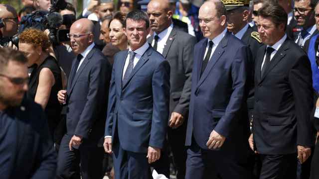 Manuel Valls a su llegada al Monumento del centenario en Niza.