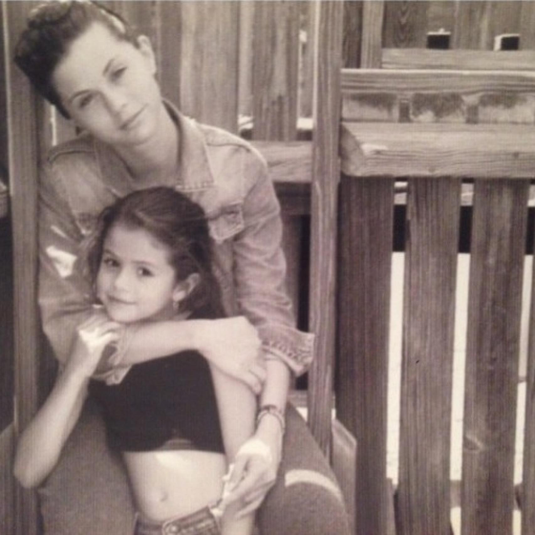 La pequeña Selena junto a su madre.