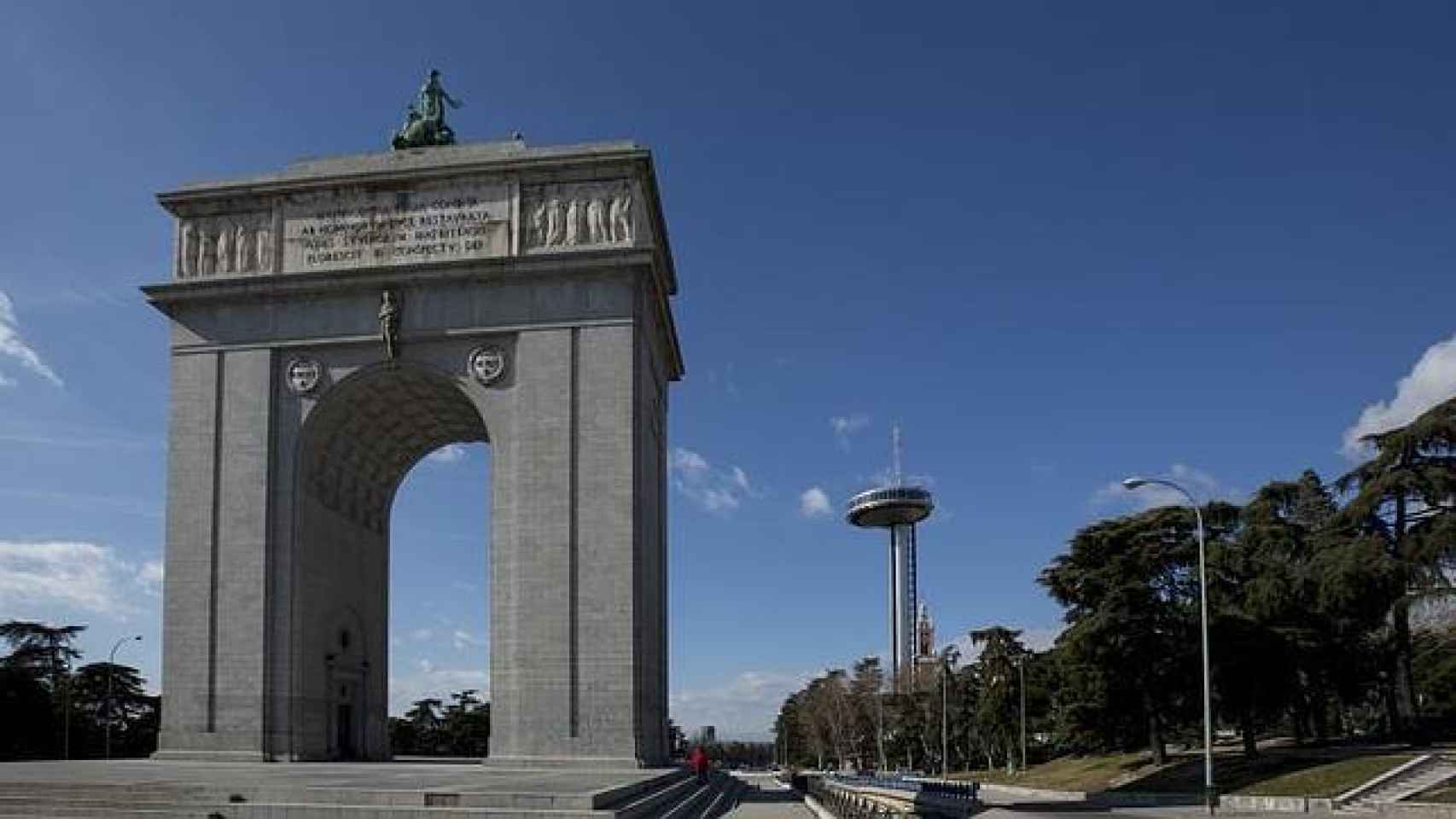 El Arco de la Victoria franquista.