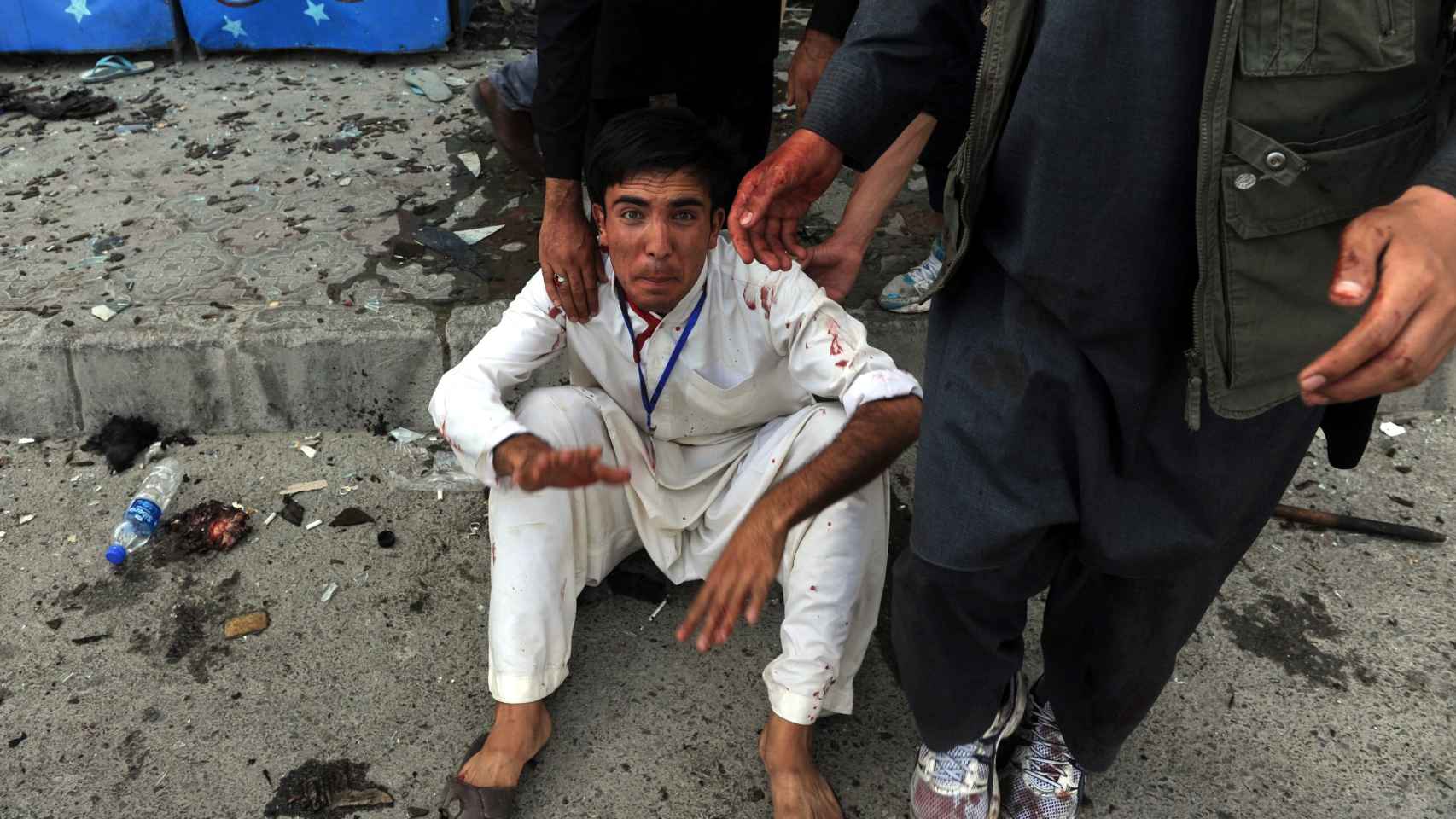 Un suicida ataviado con un burka provoca una masacre en Kabul