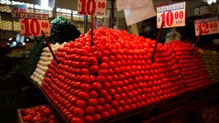 La ciencia trata de lograr que estos tomates sepan a algo
