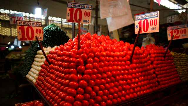 Una montaña de tomates pera en el mercado de La Merced, Ciudad de México.