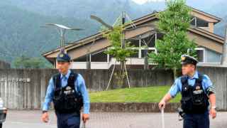 Policías frente al centro de discapacitados de Sagamihara.