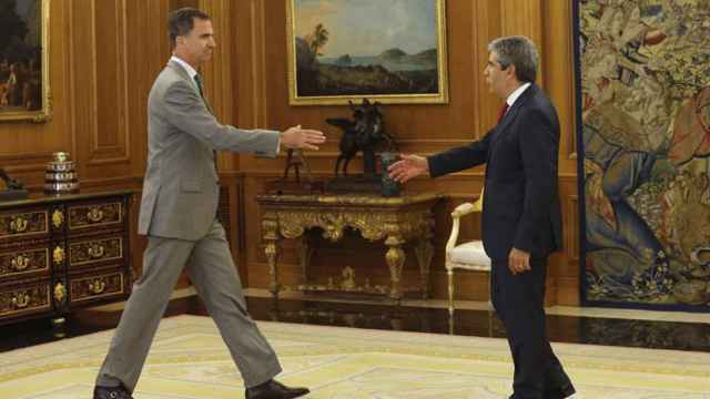 El rey Felipe VI recibe en La Zarzuela a Francesc Homs, portavoz de Convergencia Democrática.