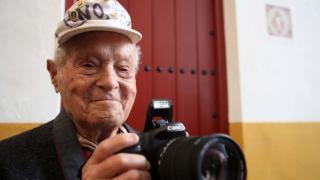 Francisco Cano posa para una fotografía (2010)