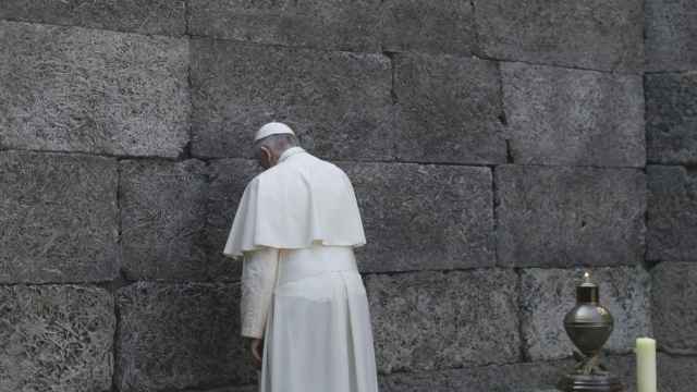 El Papa Francisco durante su visita a Auschwitz.