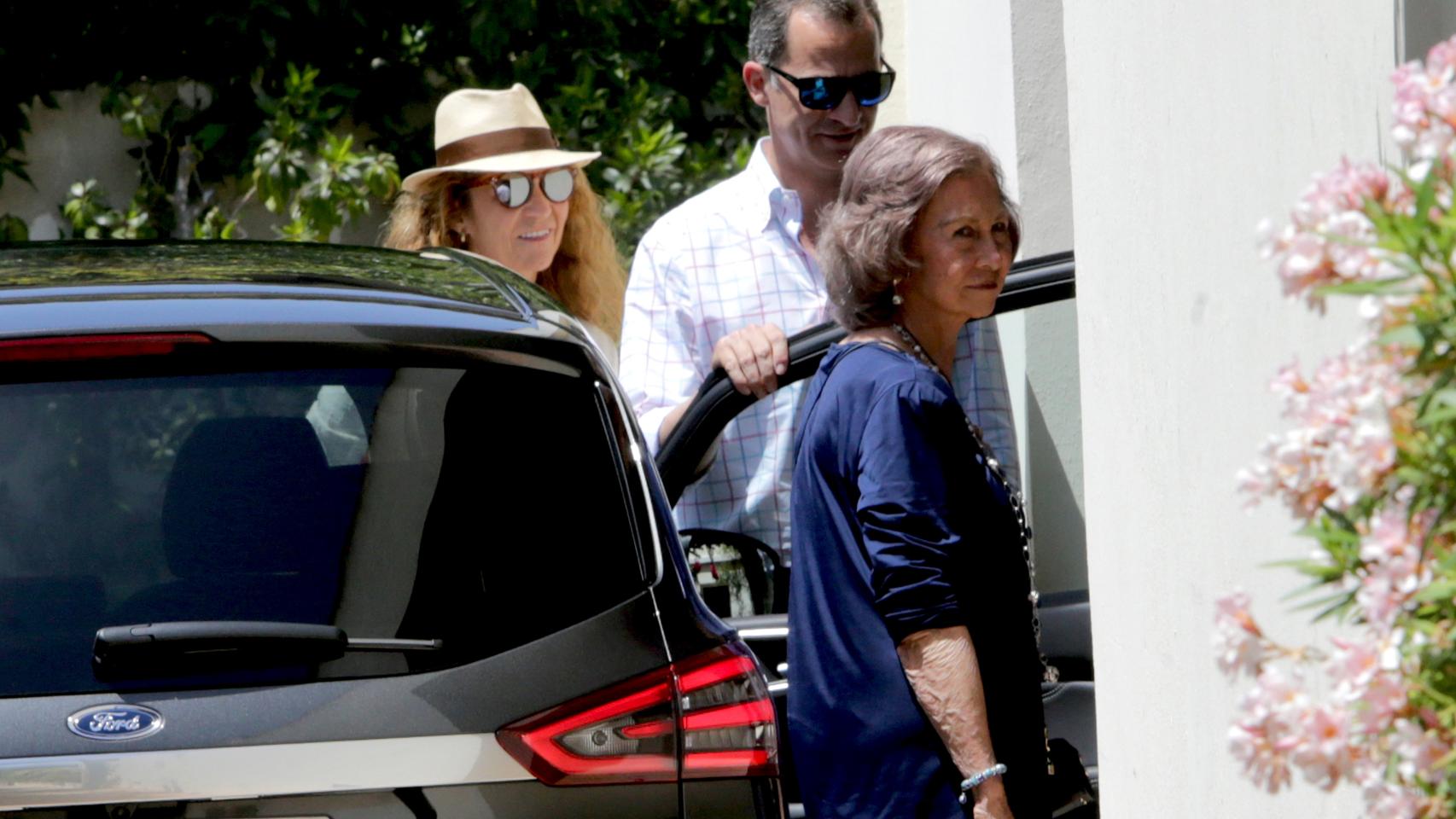 La infanta Elena, el Rey y su madre Doña Sofía este sábado en Palma de Mallorca