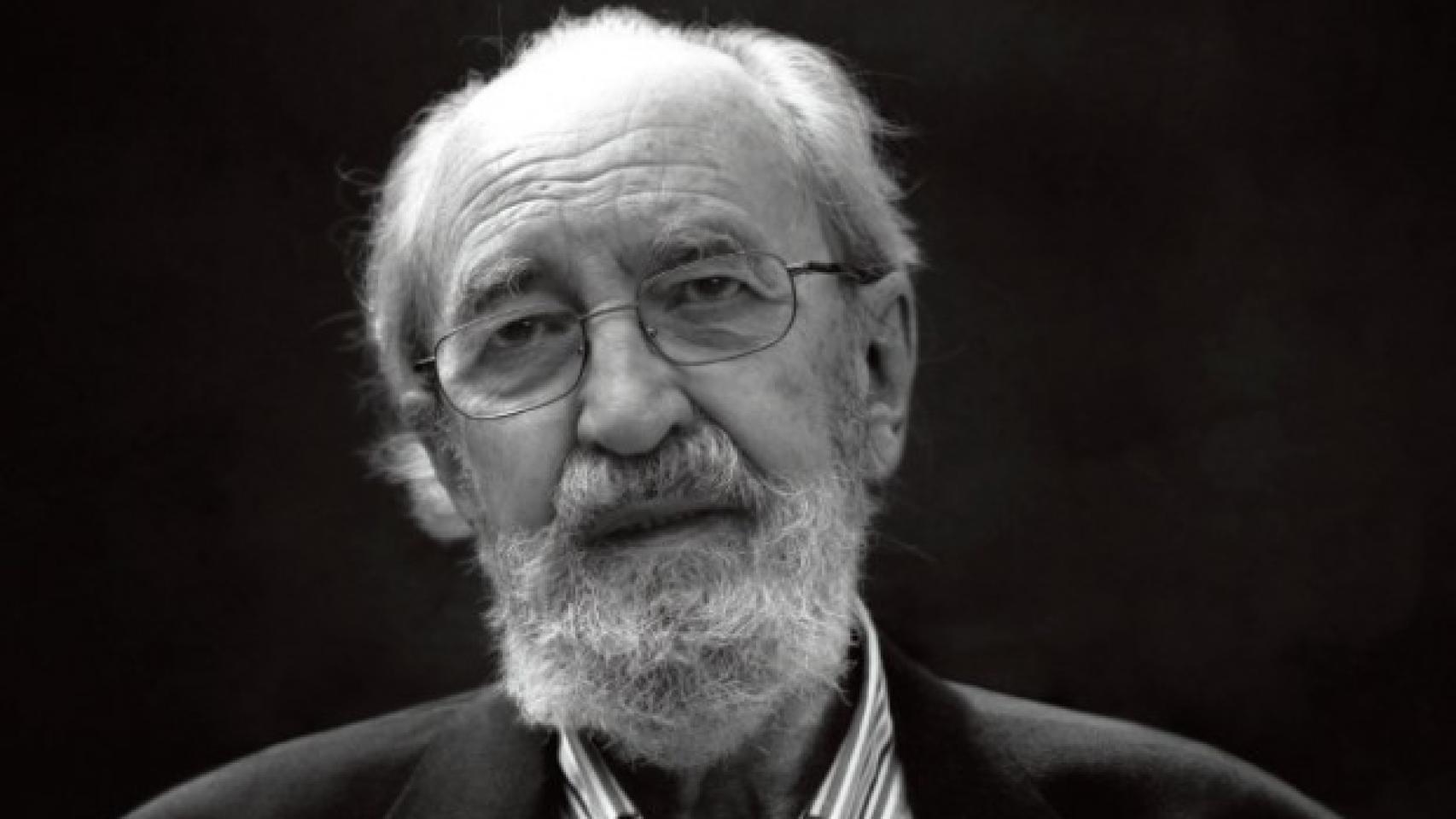 Ángel González.
