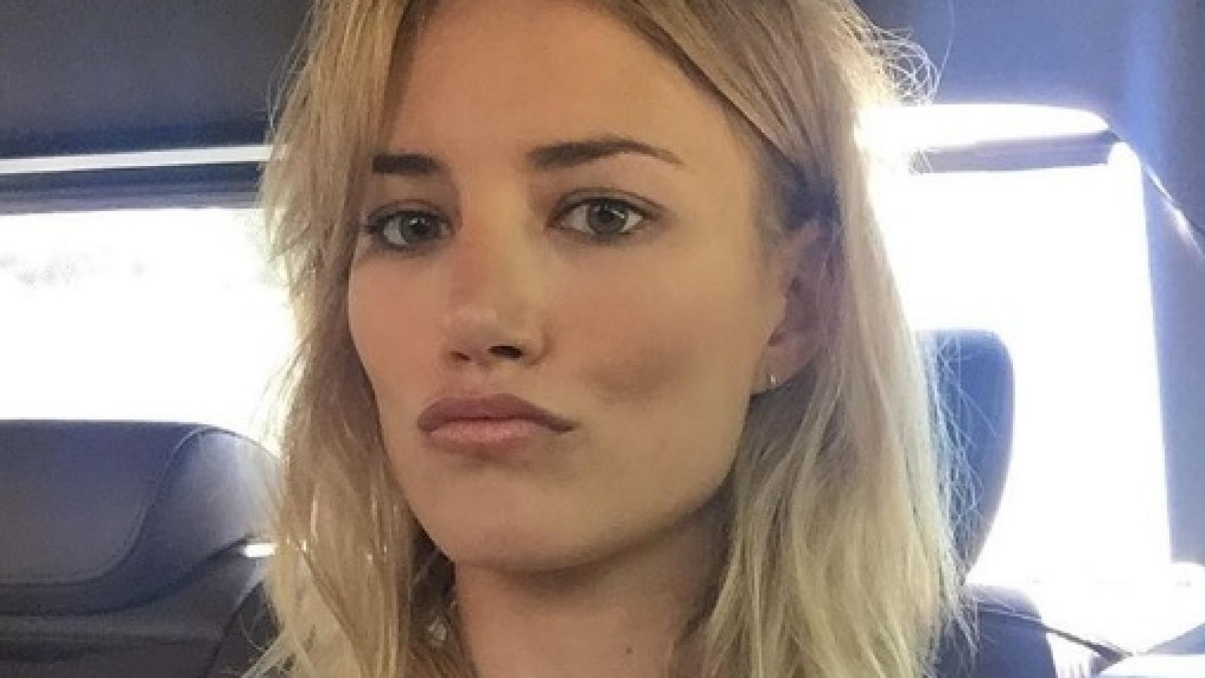 Alba Carrillo, este mismo lunes en el coche que la llevaba a Telecinco.