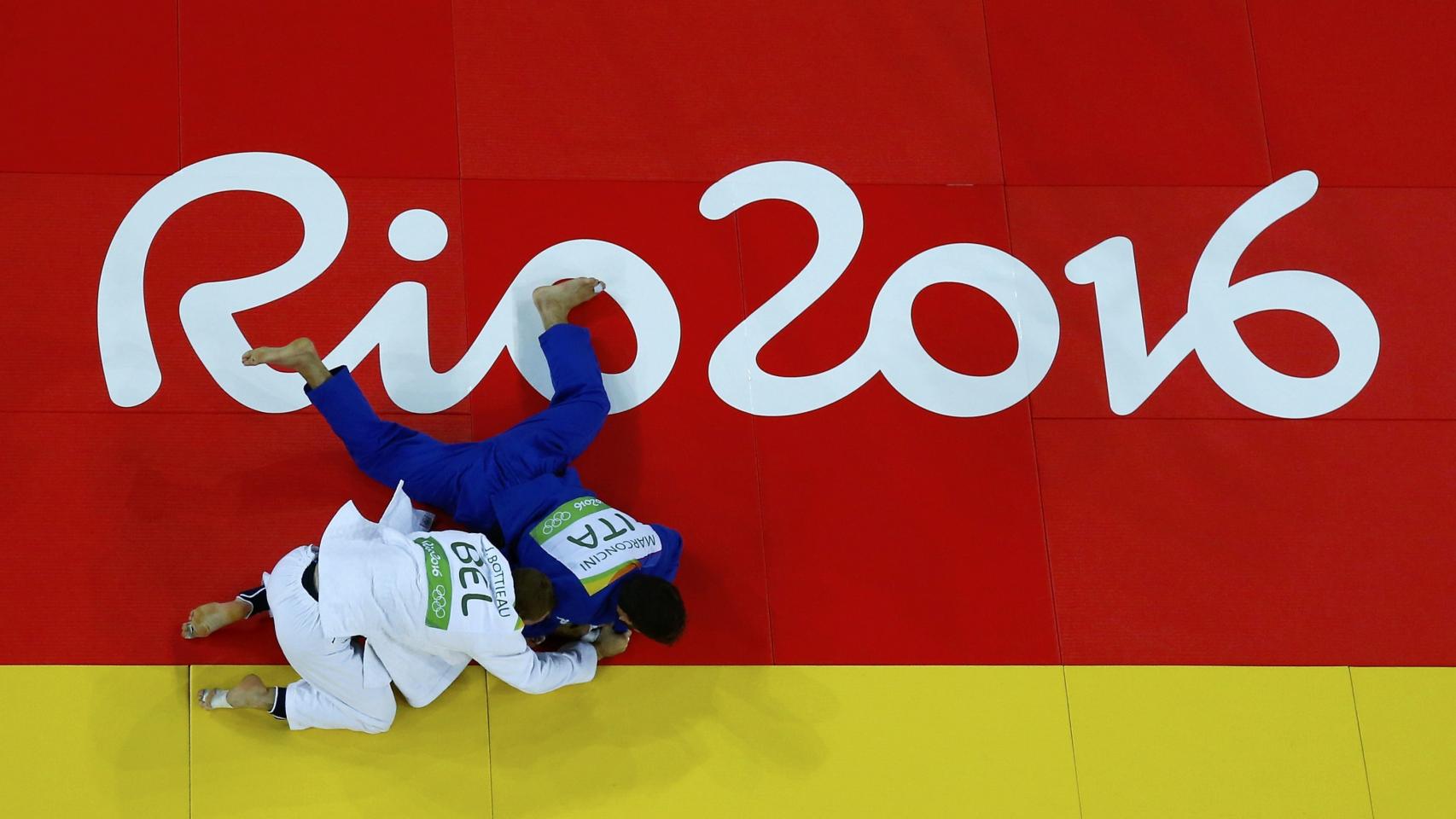 Combate eliminatorio de judo en la categoría de -81 kgs.