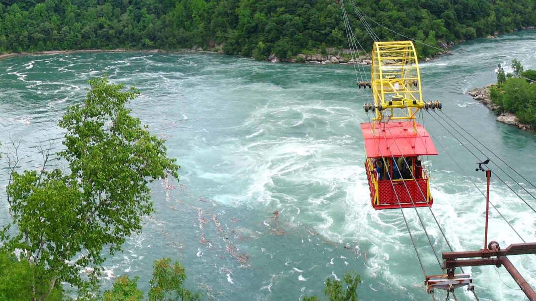 El Spanish Aerocar, sobrevolando el Whirlpool del Niágara.
