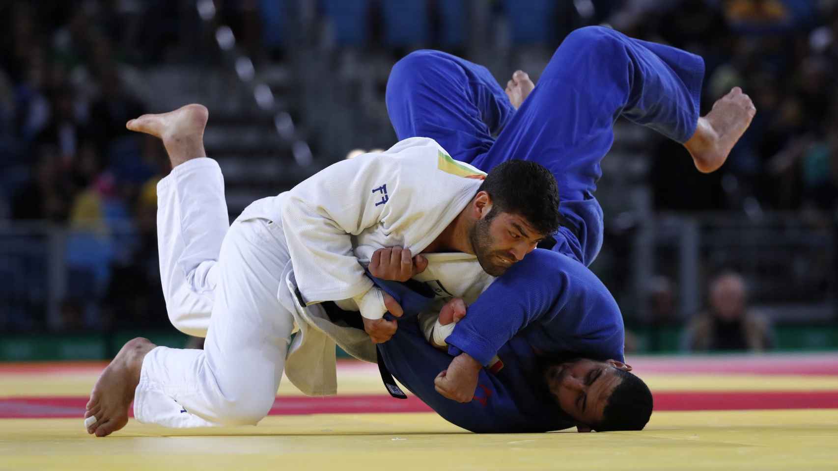 Combate judo.
