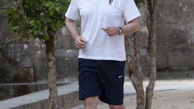 El presidente Rajoy, paseando.
