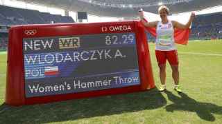 Anita Wlodarczyk, tras batir el récord.