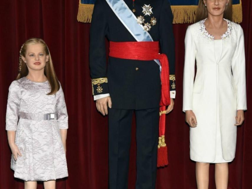 La imagen actual de los reyes y la princesa Leonor en el museo de Cera.