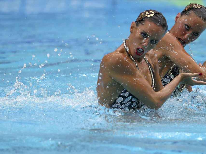 Ona Carbonell y Gemma Mengual en el concurso de la natación sincronizada.