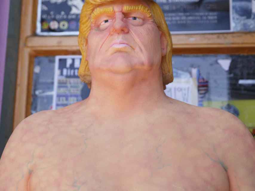 Estatua de Trump.