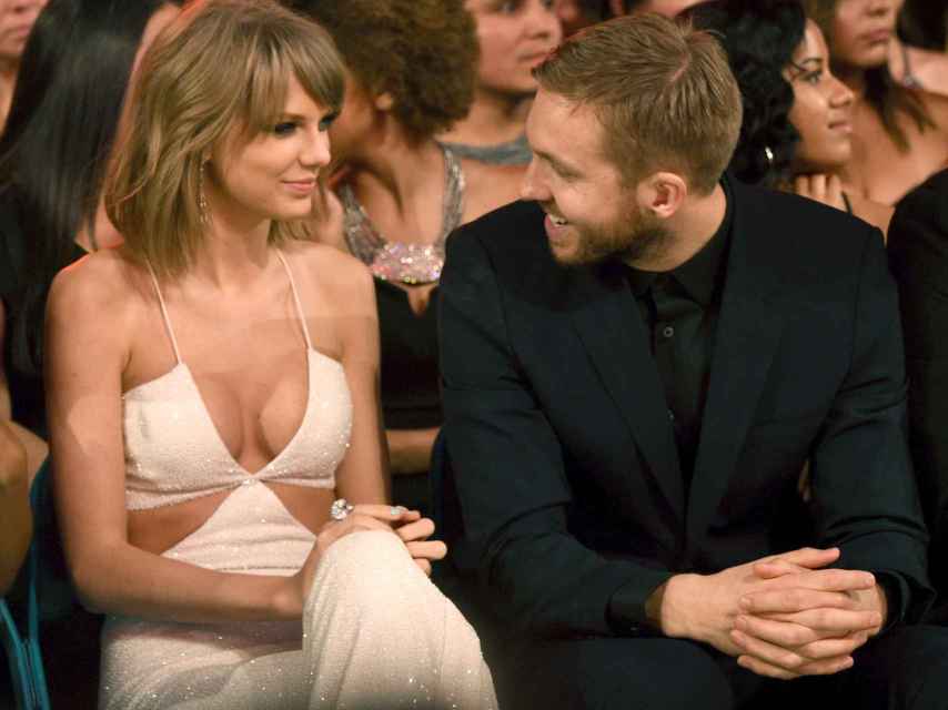 Taylor y Calvin en la gala de los Grammy.