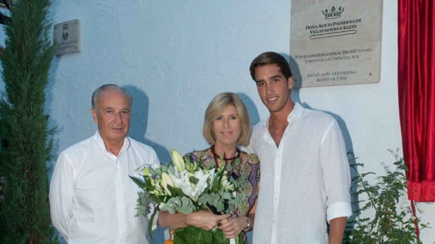 Alicia Villapadierna con su marido y su hijo