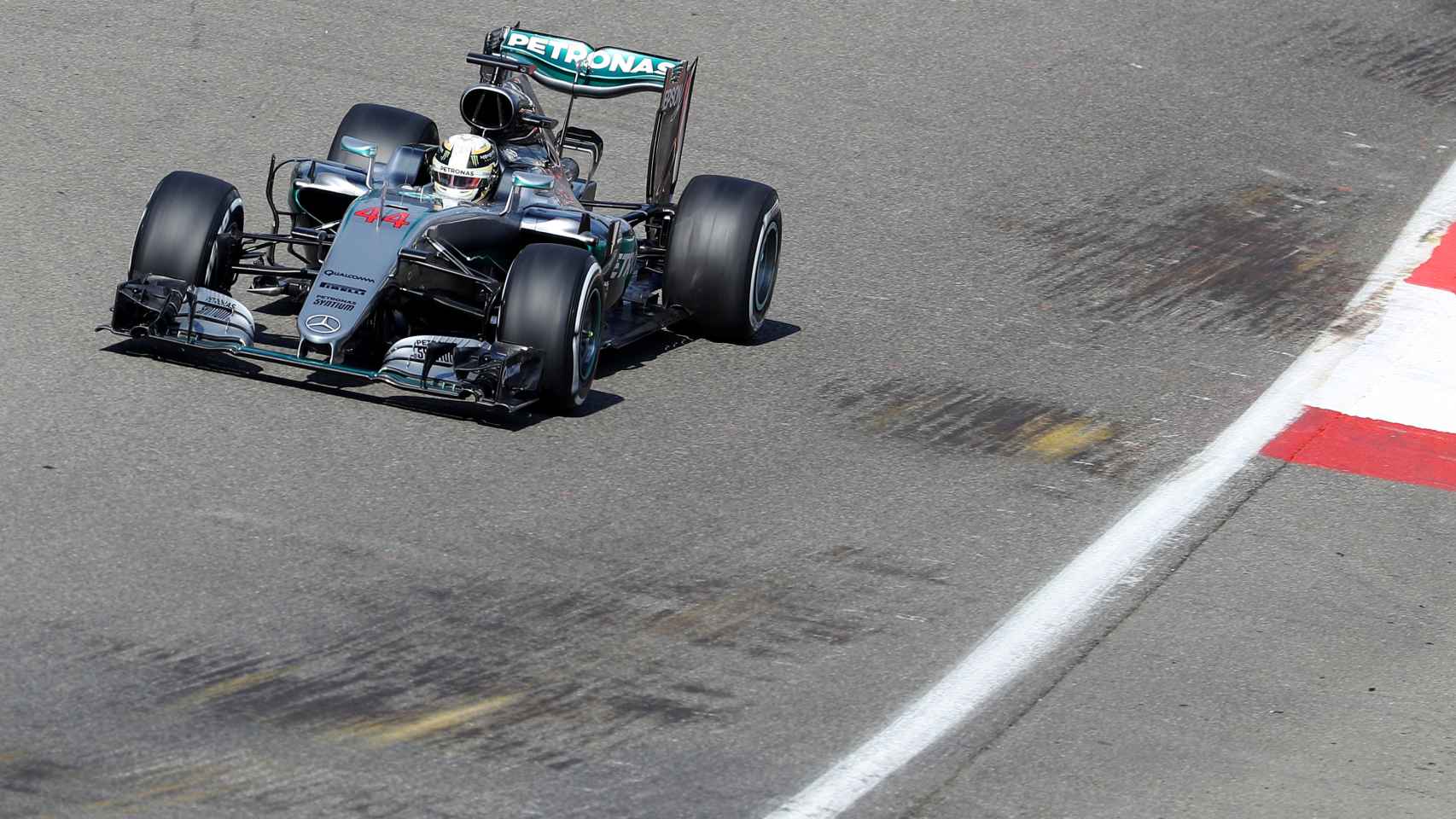 Lewis Hamilton, durante la sesión de clasificación en Spa.