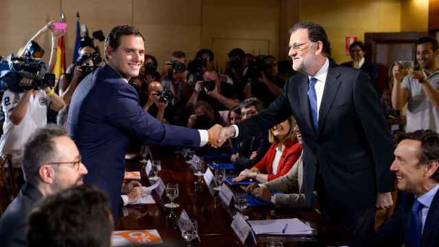 Rajoy y Rivera, en la firma de su acuerdo de investidura.
