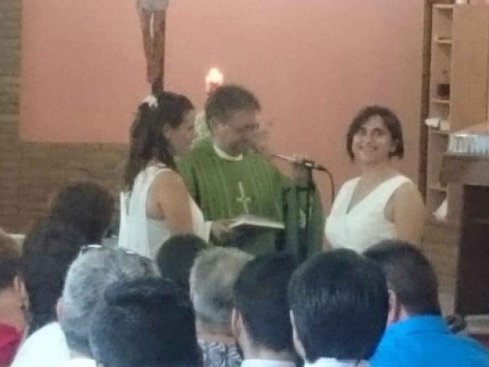 José García bendice el matrimonio entre dos mujeres.