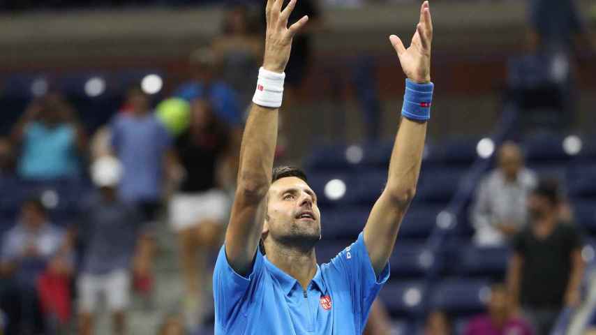 Djokovic celebra su victoria en su primer partido en el US Open.