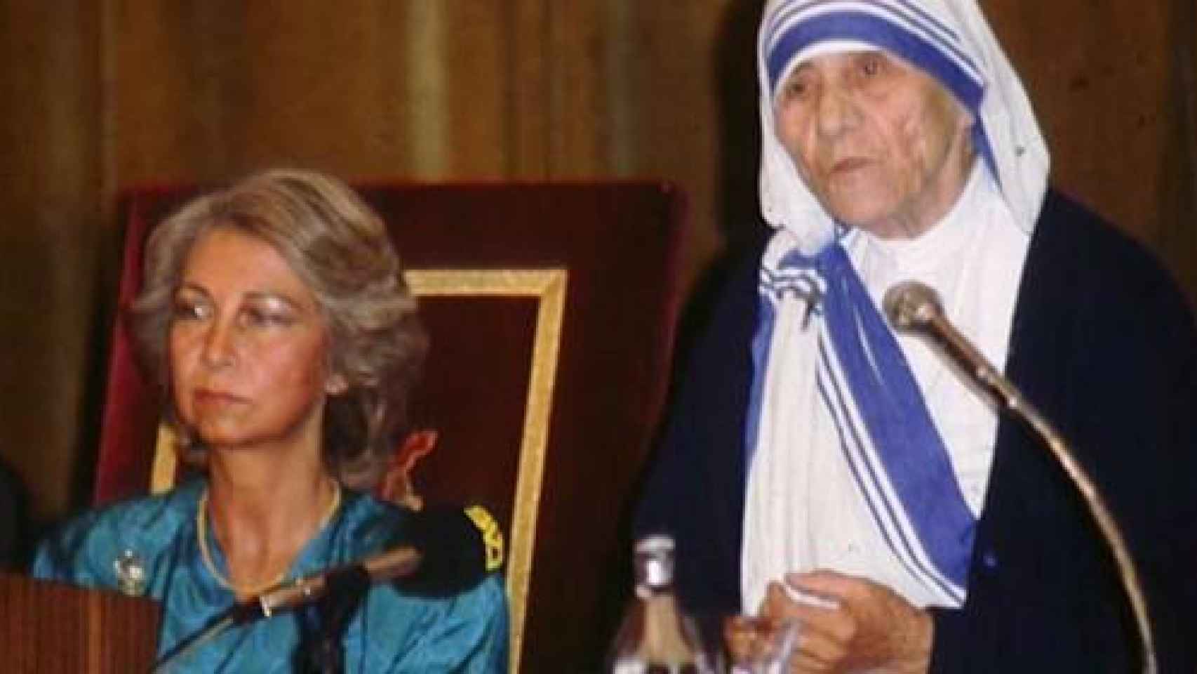 La reina Sofía con Teresa de Calcuta durante su visita a España