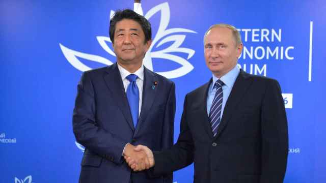 Encuentro entre  Vladimir Putin y Shinzo Abe.