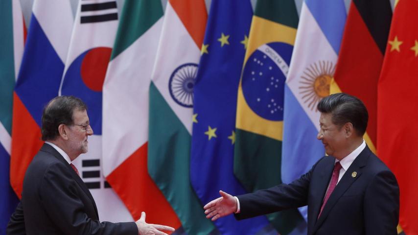 Mariano Rajoy saluda al presidente chino, Xi Jinping, al inicio de la cumbre del G-20.
