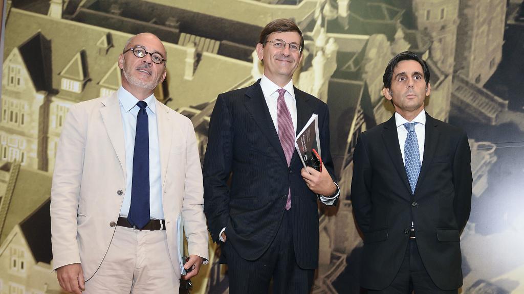 El presidente de Telefónica, José María Álvarez-Pallete; el consejero delegado de Vodafone, Vittorio Colao (c), y el presidente de Orange, Stéphane Richard