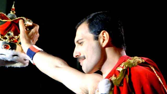 Freddie Mercury cantó: Soy una estrella fugaz que salta por el cielo. Ahora es cierto.