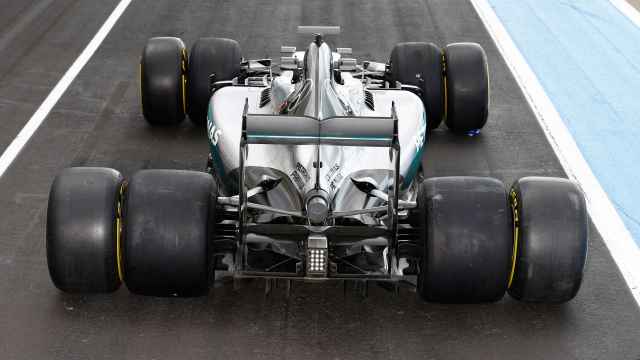 Mercedes con las nuevas gomas Pirelli XXL.
