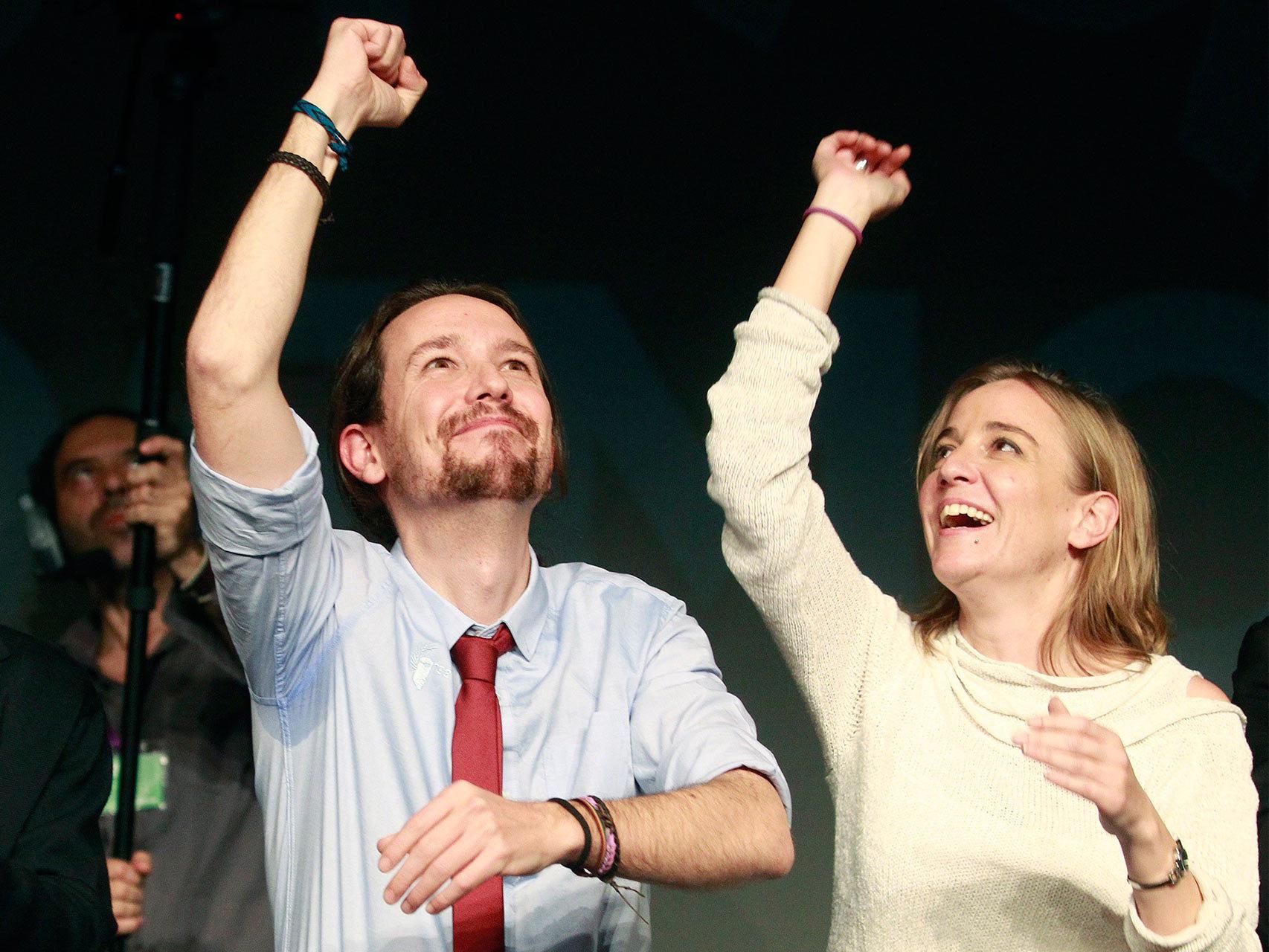 El lider de Podemos, Pablo Iglesias, junto aTania Sánchez, durante un acto electoral.