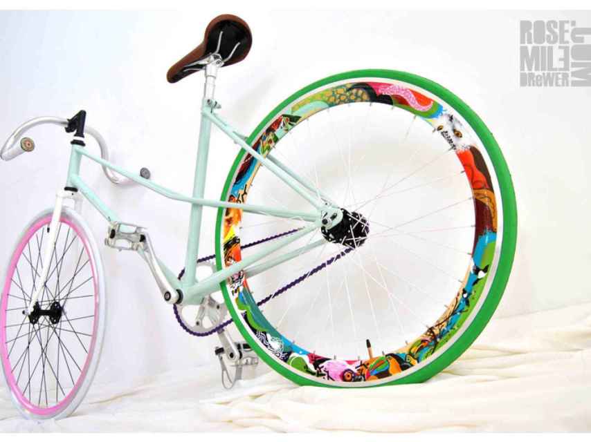 Customización de la bicicleta Fixie inspirada en los años 80.