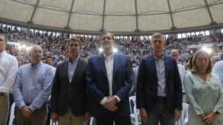 Feijóo, Mariano Rajoy, Ana Pastor y la plana mayor del PP gallego en el mitin de inicio de campaña