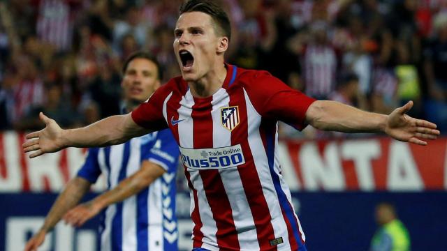 Gameiro celebra su gol contra el Alavés.