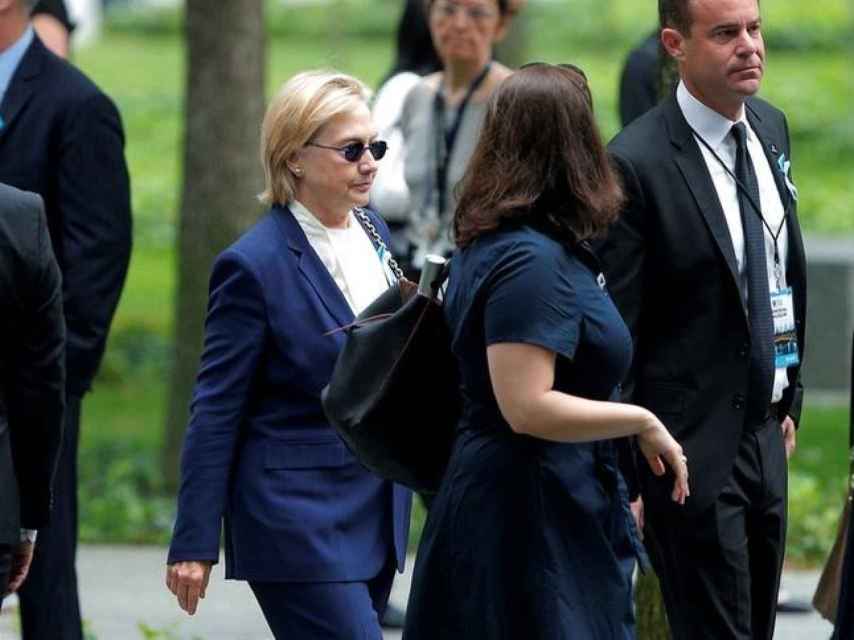 Clinton tuvo que abandonar un acto para rememorar a las víctimas del 11-S.