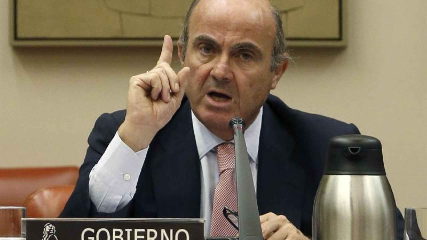 Luis de Guindos en su comparecencia en la Comisión de Economía.