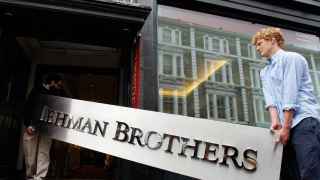 El cartel de Lehman Brothers entrando en la casa de subastas Christie's.
