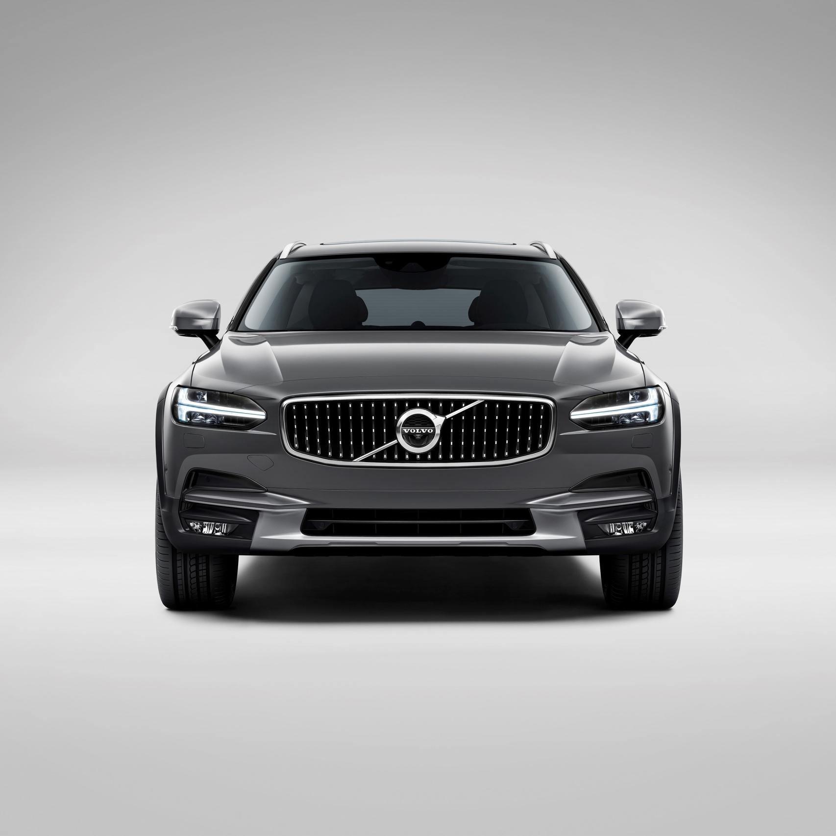 198302_New_Volvo_V90_Cross_Country_Studio