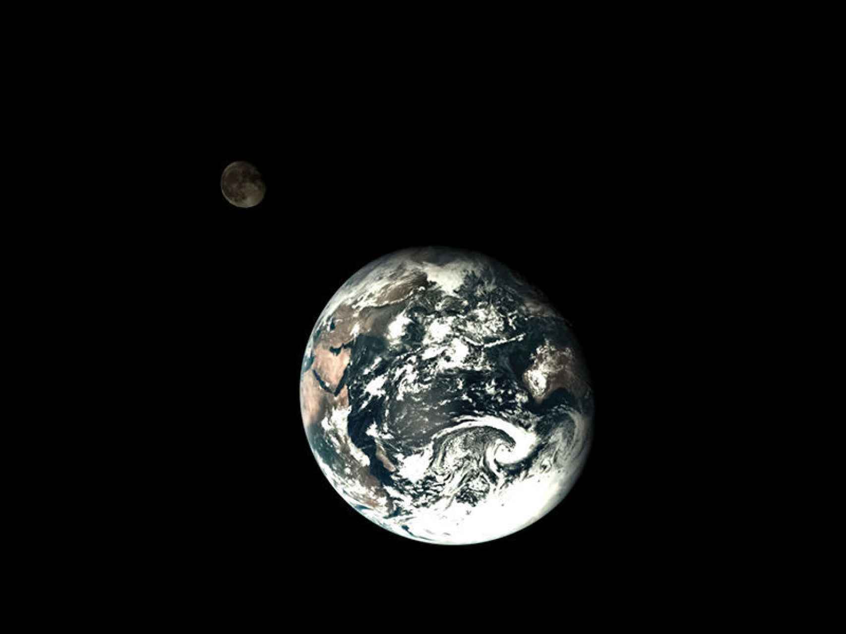 Imagen del sistema Tierra - Luna tomada en 2014 por la sonda Chang'e5.