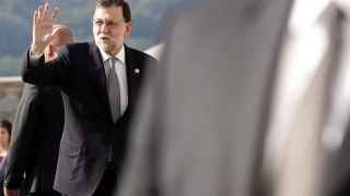 l presidente del Gobierno en funciones, Mariano Rajoy, saluda a su llegada hoy al castillo de Bratislava.