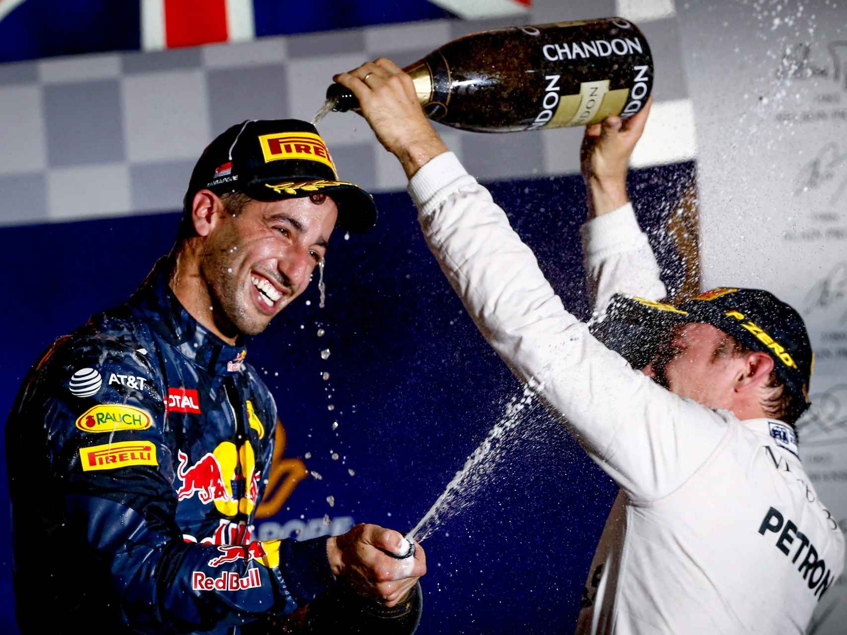 Ricciardo y Rosberg en el podio.